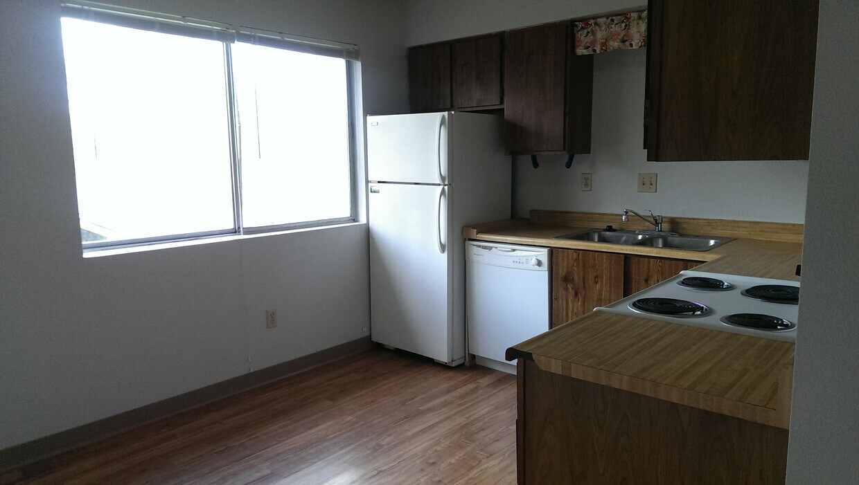 Primary Photo - 308 W C St