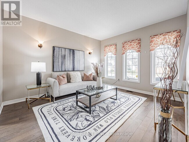 Building Photo - 51 Hanson Crescent