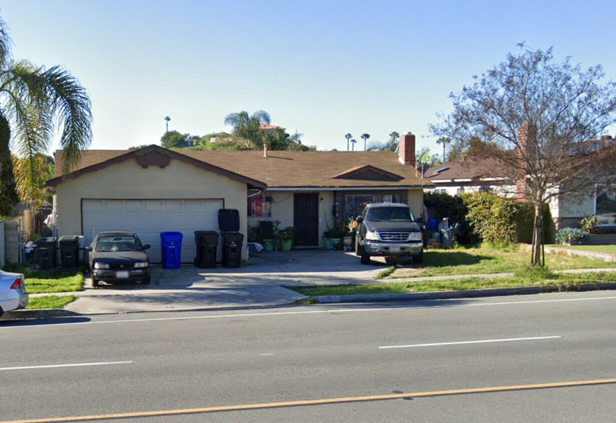 Foto principal - 4 br, 2 bath House - 6149 Skyline Dr.