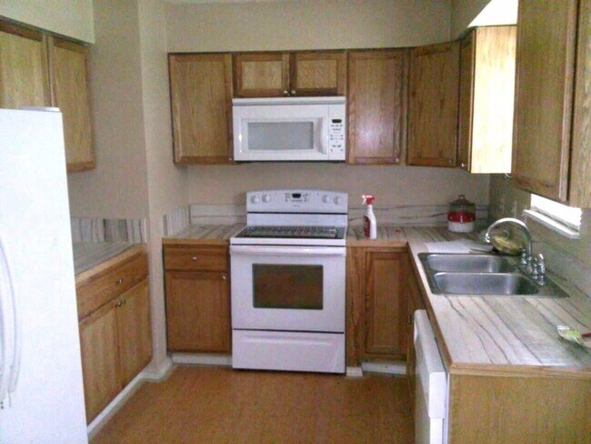Foto del edificio - Three bedroom with office and family room ...