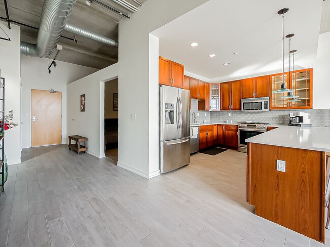 Building Photo - AVAILABLE NOW! Modern and Upscale 2-Bed Co...