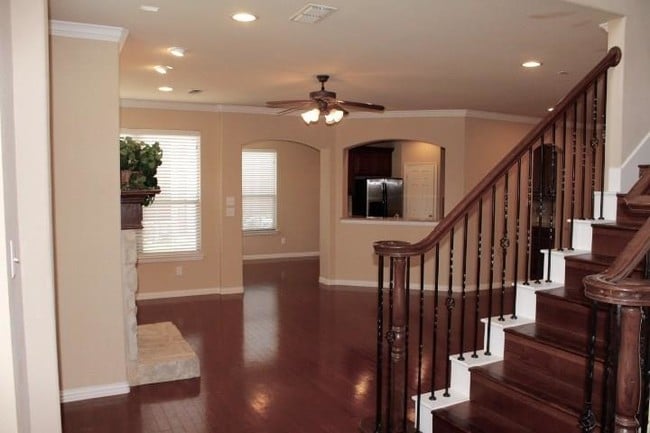 Building Photo - 9144 Cottonwood Village Dr
