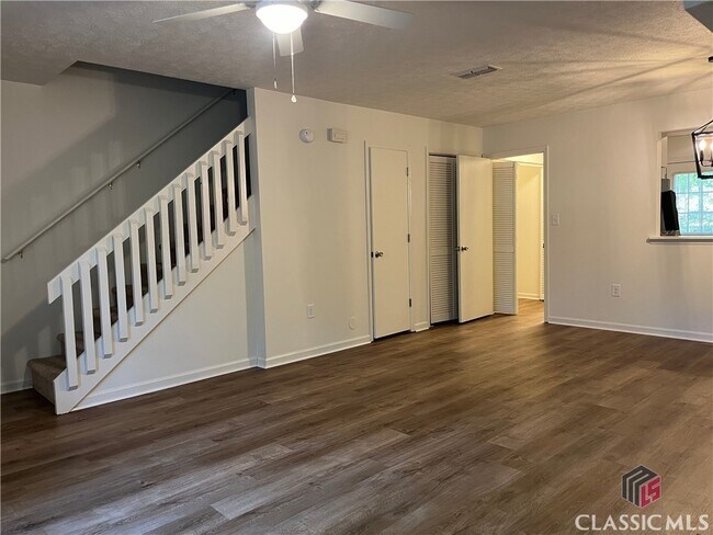 Building Photo - 246 Highland Park Dr