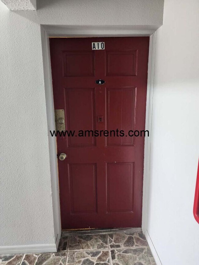 Building Photo - 1406 Holden Ave