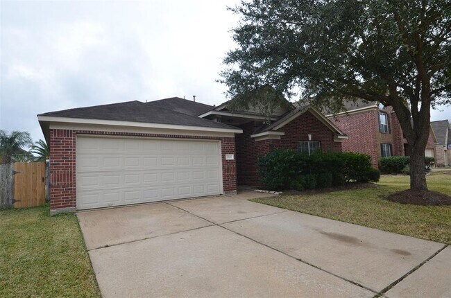 Building Photo - 19007 Country Square Dr
