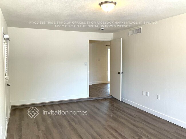 Foto del edificio - 7249 W Sells Dr