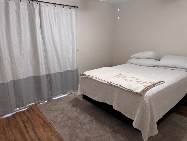 Building Photo - 2 Bed 2 Bath Home in Seranola Manor ! Fenc...