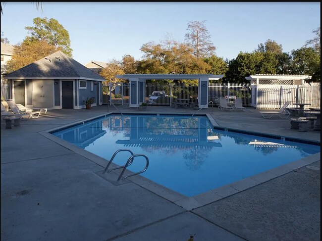Building Photo - 383 Windjammer Cir
