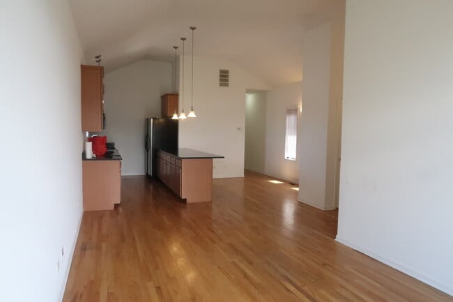 Building Photo - 3541 S Hamilton Ave