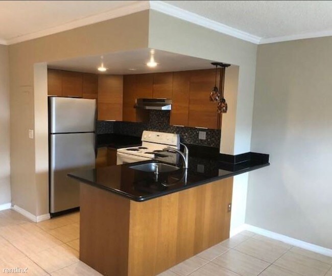 Building Photo - 1 br, 1 bath  - 8675 NW 5th Ter Apt 103