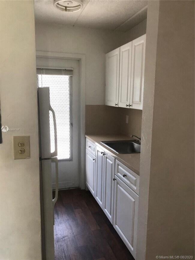 Building Photo - 6265 Sunset Dr
