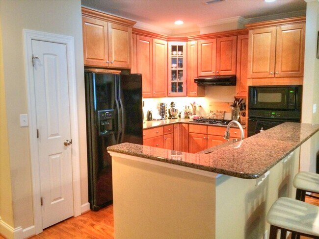 Foto del edificio - Beautiful 3 Bedroom / 2.5 Bathroom Townhome - Available End of June!