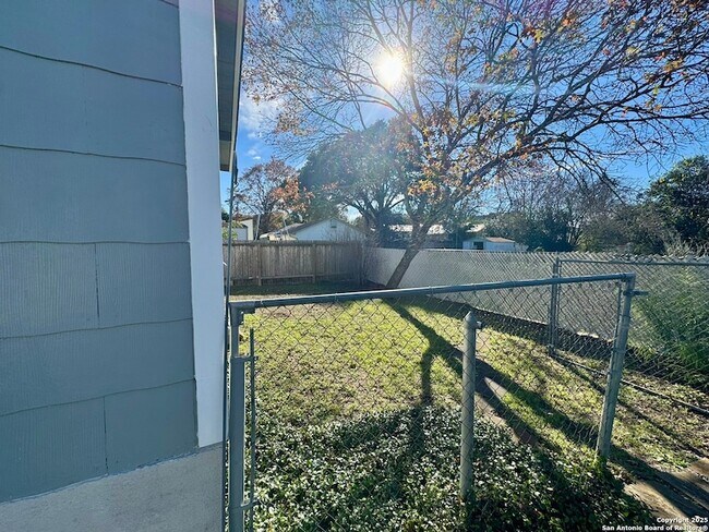 Foto del edificio - 207 E Terra Alta Dr