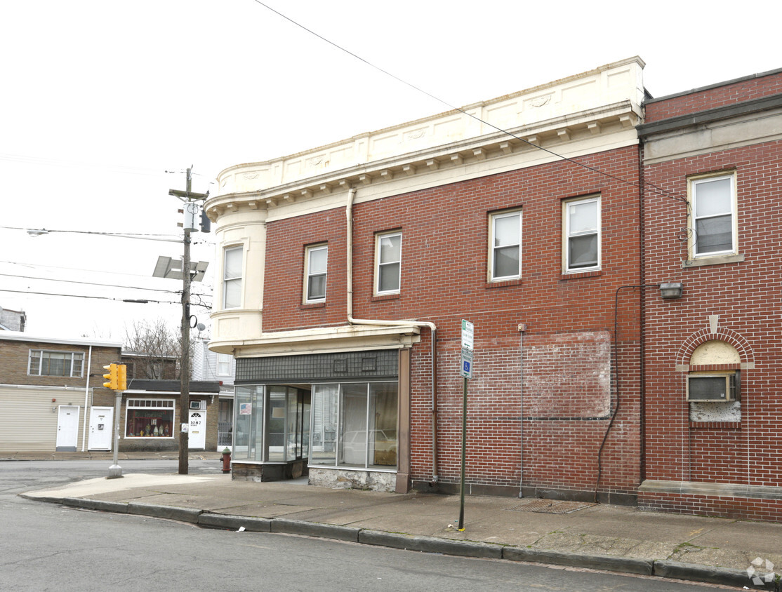 Building Photo - 1105-1111 Chestnut Ave