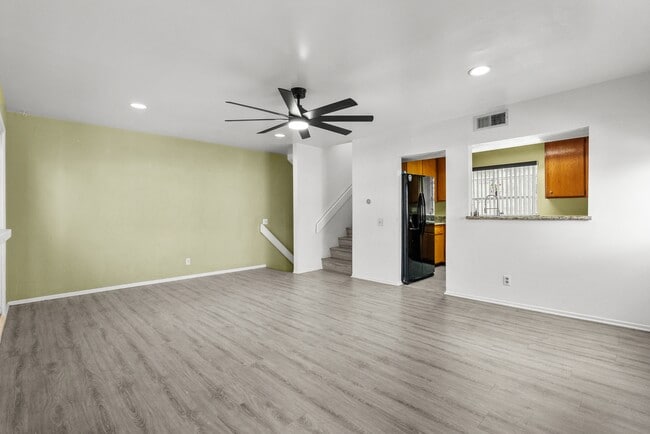 Foto del edificio - 9346 N Van Nuys Blvd W