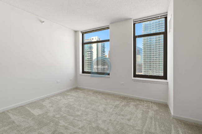 Building Photo - 337 N Desplaines St