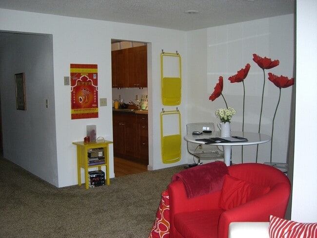 Building Photo - Bright and Airy One Bedroom Condo - Water,...