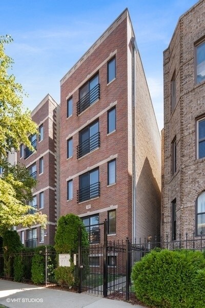 Primary Photo - 4815 S Champlain Ave