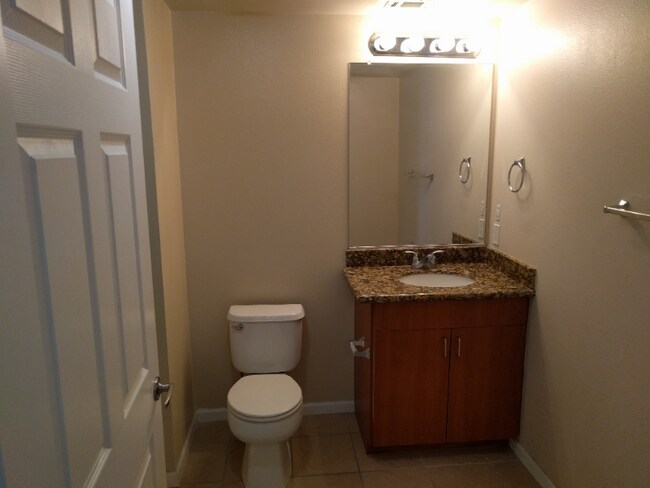 Foto del edificio - 1060 S Third St