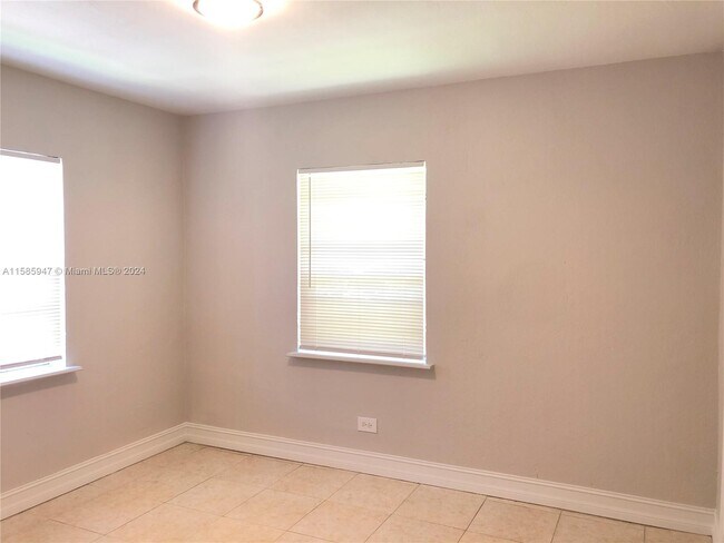 Foto del edificio - 2821 NW 12th Ct