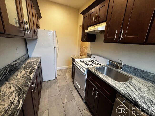 Foto del edificio - 15 Glenville Ave