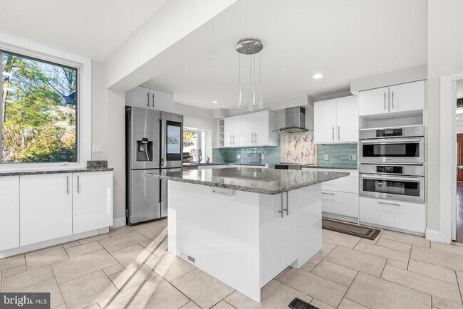 Foto del edificio - 9416 Holbrook Ln