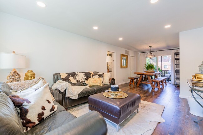 Foto del edificio - Fully Furnished 2 Bed/1 Bath Condo in High...