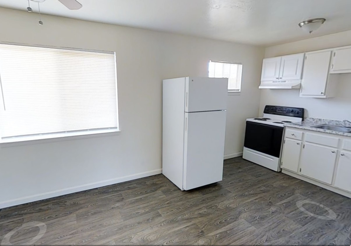 Kitchen - 3833 Marconi Ave