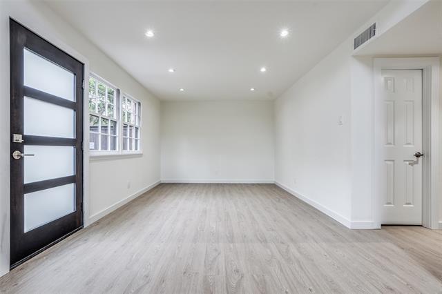 Foto del edificio - 5901 Auburndale Ave