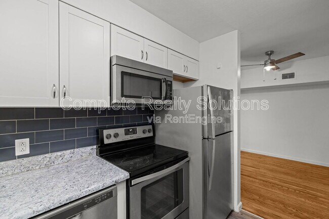 Foto del edificio - 7876 Big Bend Blvd