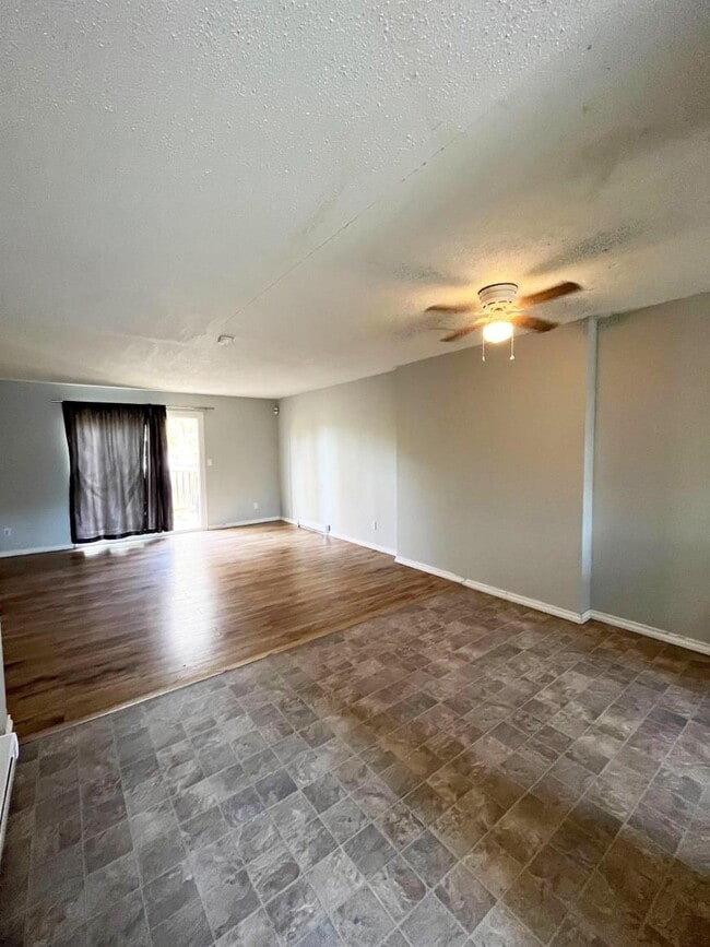 Building Photo - 3 bedroom in Prince George BC V2L 2E7