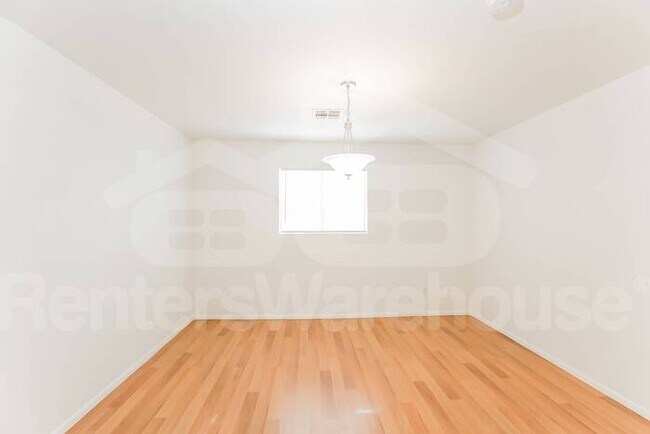 Building Photo - Huge home on corner lot!