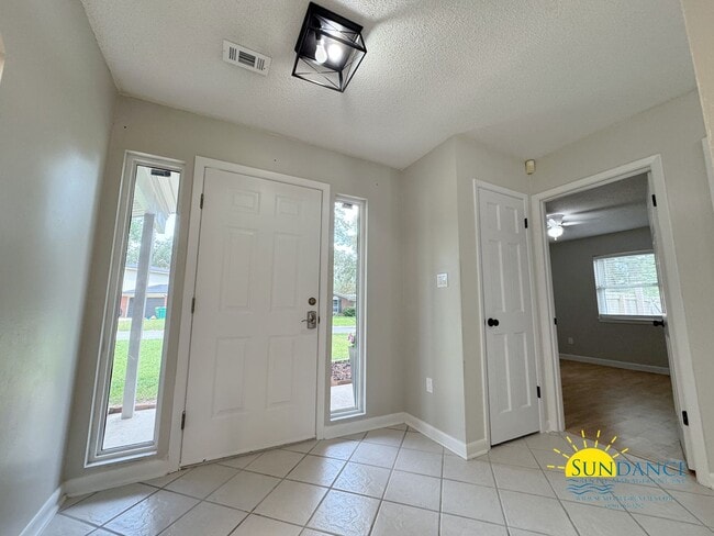 Building Photo - 1501 Royal Palm Dr