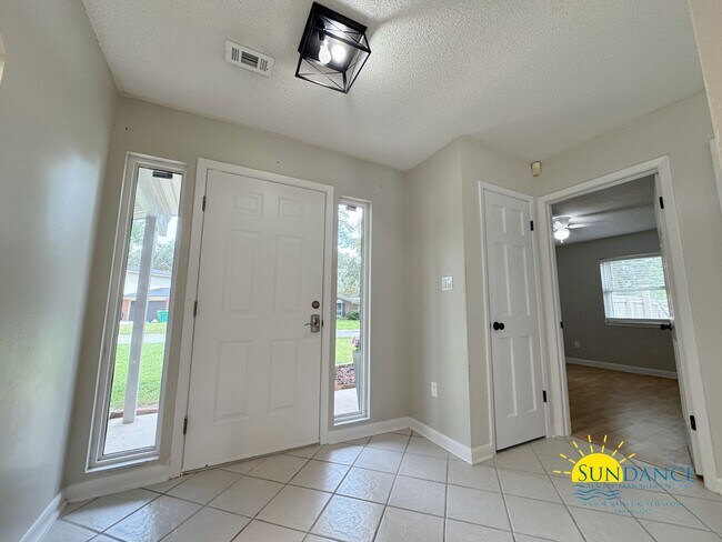 Building Photo - Charming 3-Bedroom Home in Palm Estates, N...