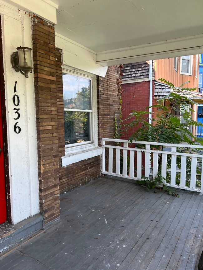 Foto del edificio - 1036 Elmwood Ave