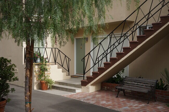 Puerta de entrada - 14333 Albers St
