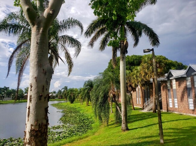 Building Photo - 2000 S Main St