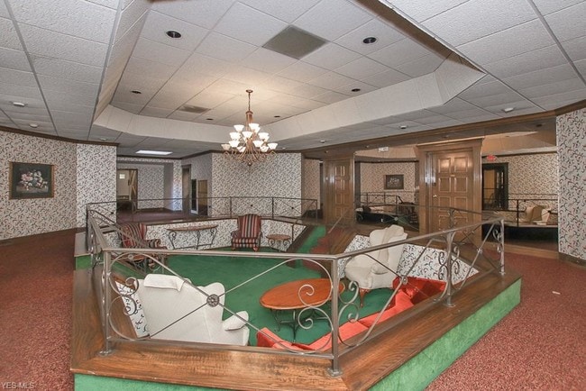 Foto del edificio - 19436 Van Aken Blvd