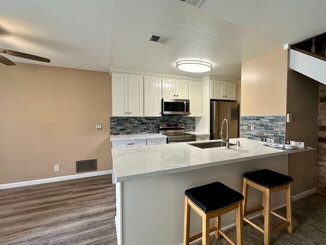 Building Photo - Cozy 2 Bedroom 1 Bath Unit Union City!