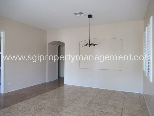 Building Photo - Upgraded Goodyear property