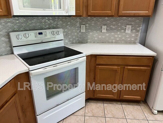 Foto del edificio - 1525 Orrington Payne Pl