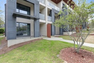 Building Photo - 472 Martin St SE