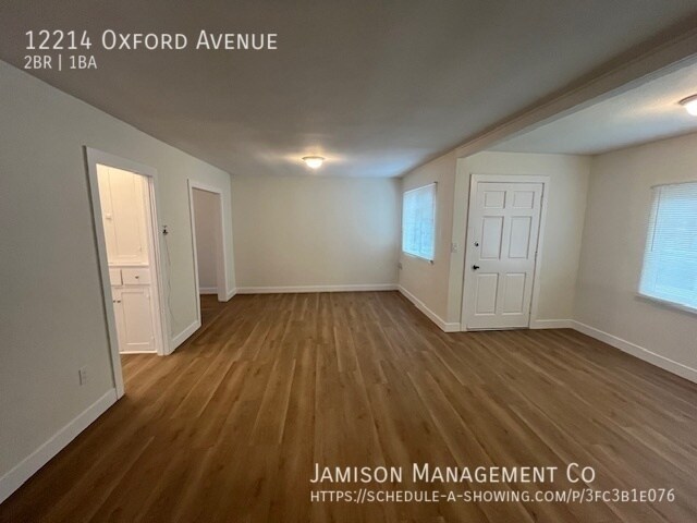 Foto del edificio - 12214 Oxford Ave