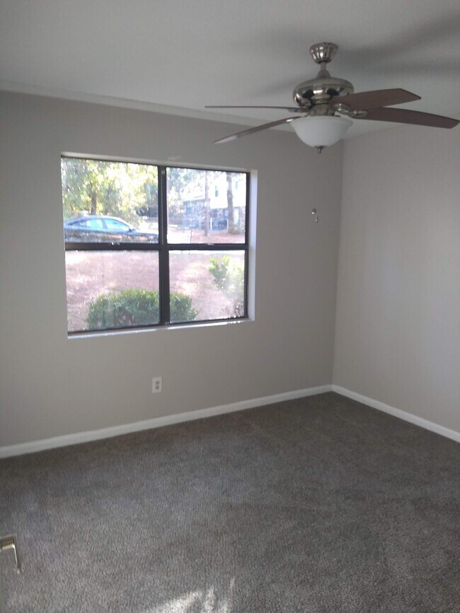 Building Photo - 4111 Fair Oaks Rd