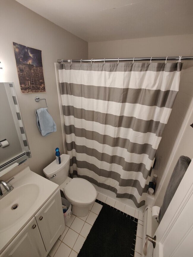 Building Photo - Cozy 2 bed, 1 bath in Central Boulder.