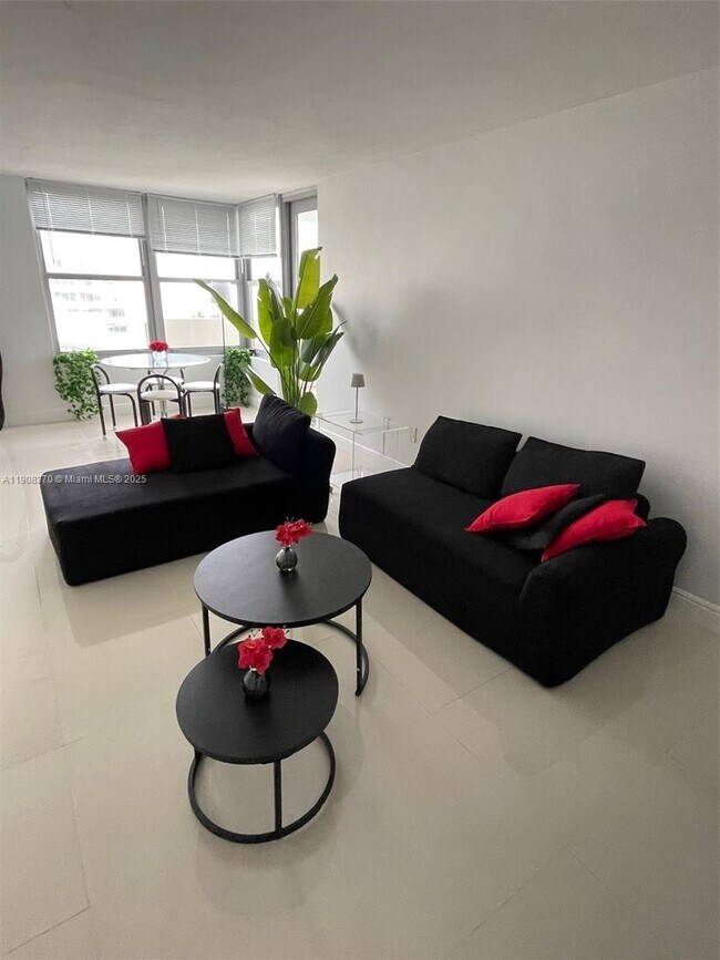 Foto del edificio - 2899 Collins Ave