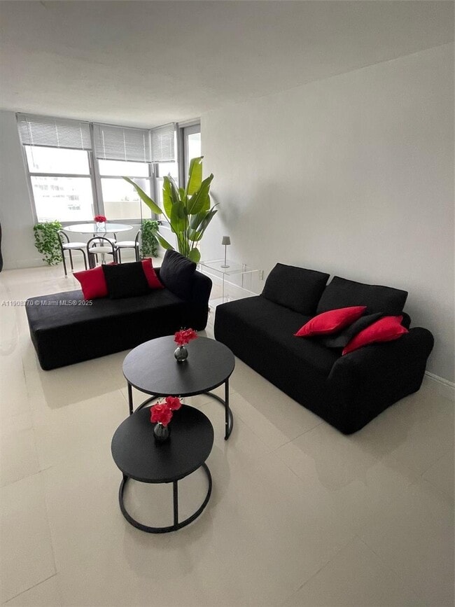 Building Photo - 2899 Collins Ave