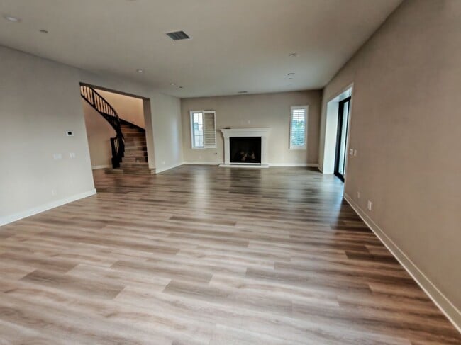 Building Photo - 55 Thrasher