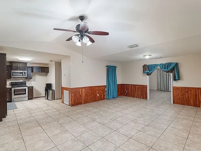 Foto del edificio - 838 Camelot Dr
