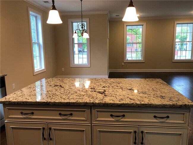 View of dining area - 168 Central Ave